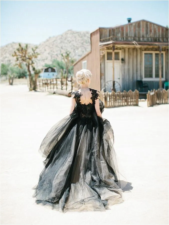 Black Wedding Dresses V-neck Appliques Ball Gown Open Back Bridal Gown JKW268