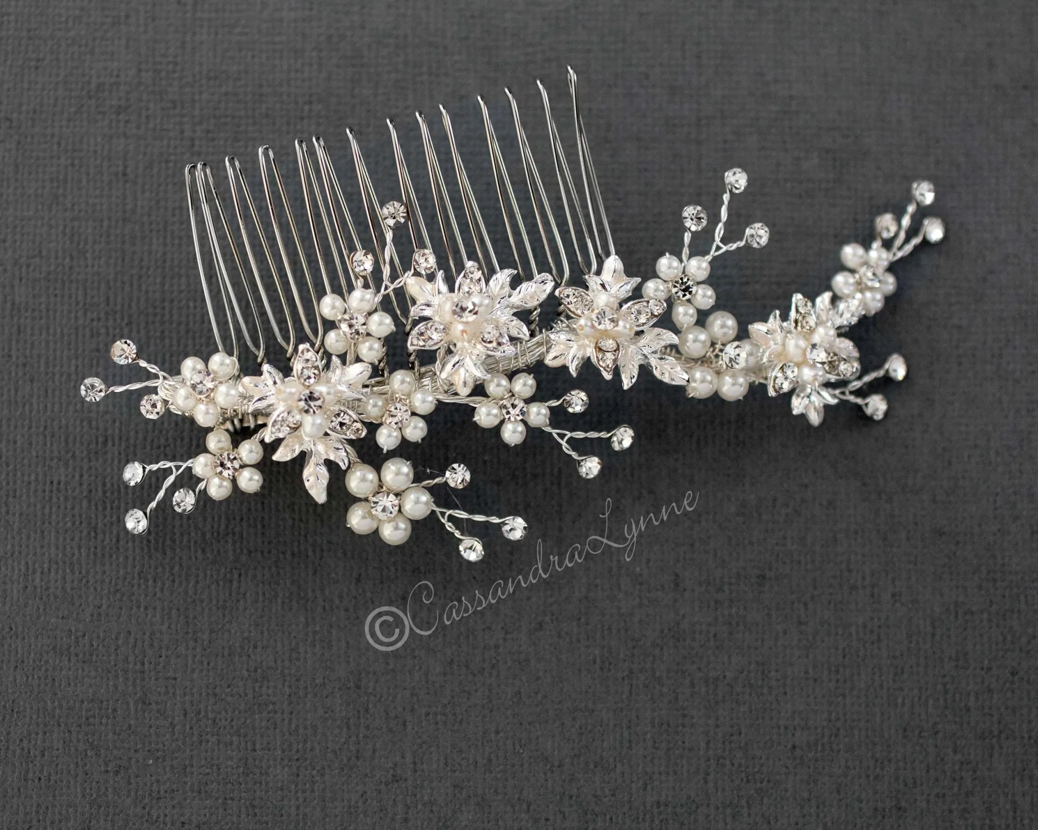 Delicate Wedding Hair Comb with Pearls