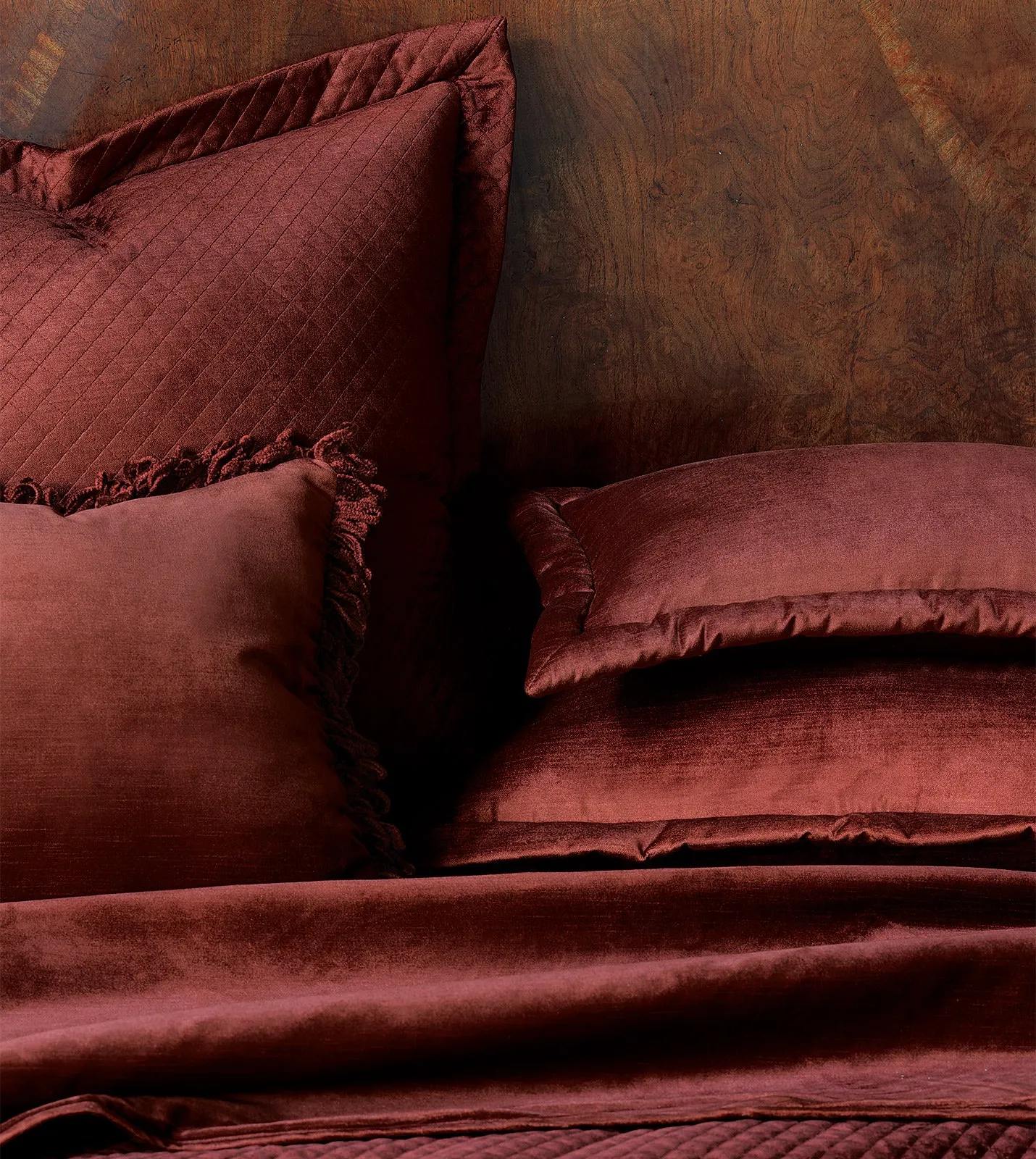 Lars Velvet Standard Sham 20x27 in Spice