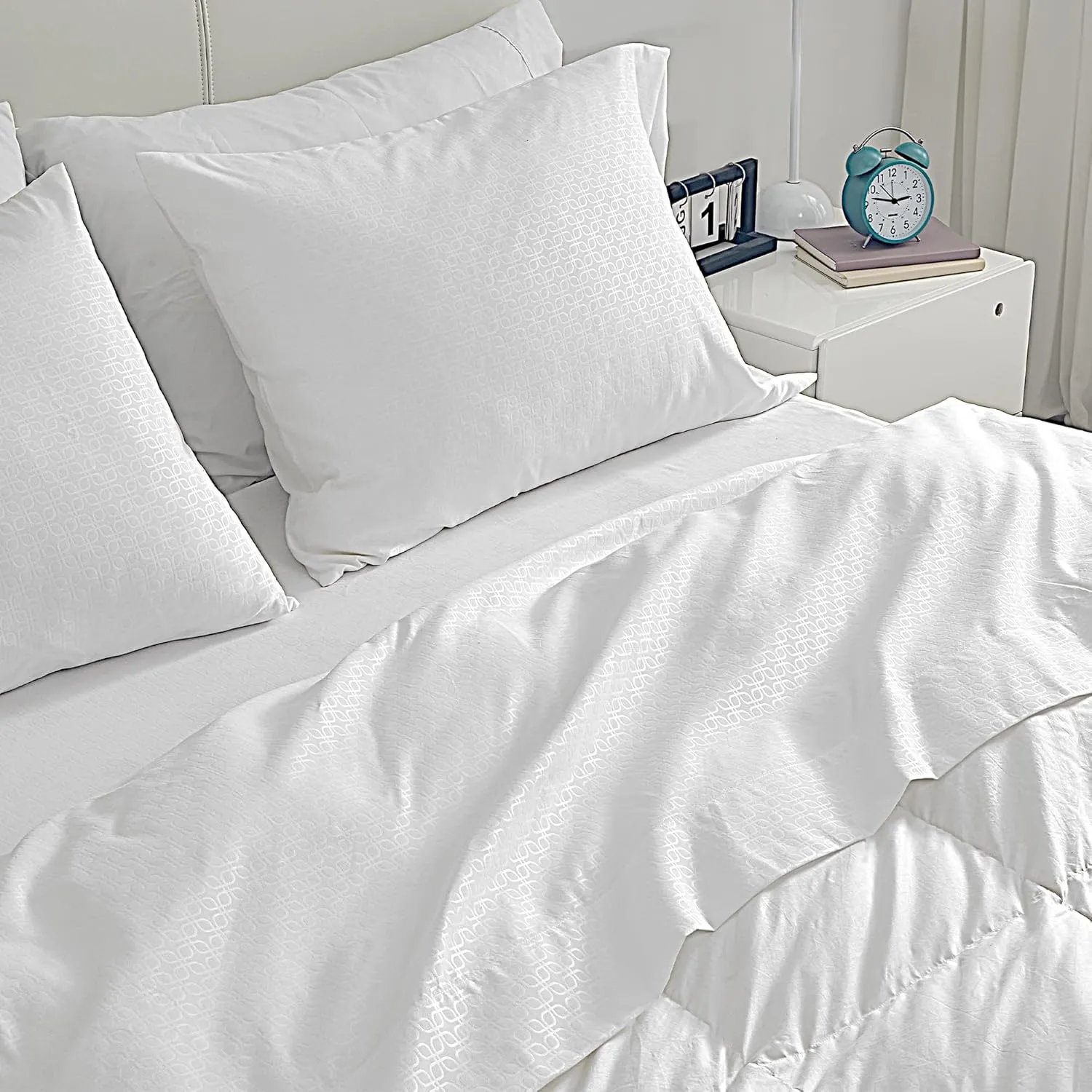 Luxury Hotel Embossed Sheets Set with Pillowcase