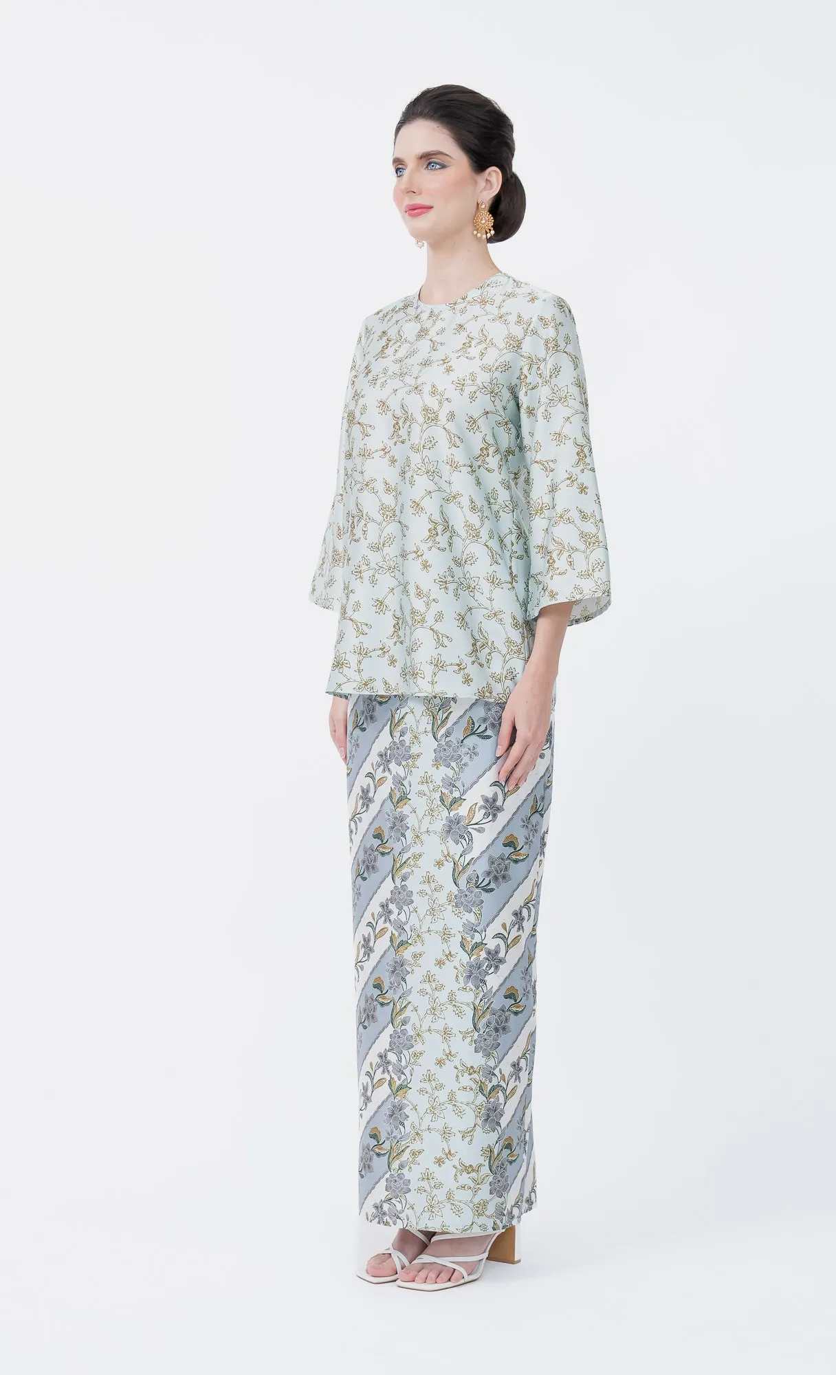 Magnolia Kurung Kedah in Gray Olive