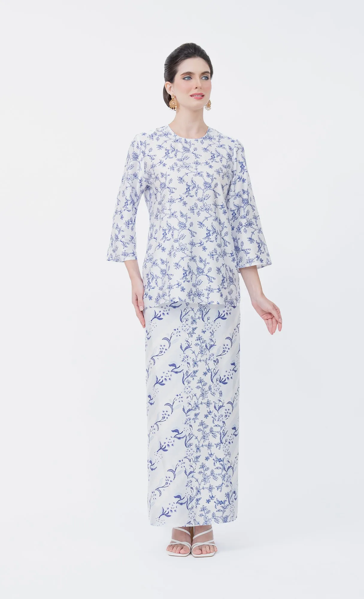 Magnolia Kurung Kedah in Orient Blue