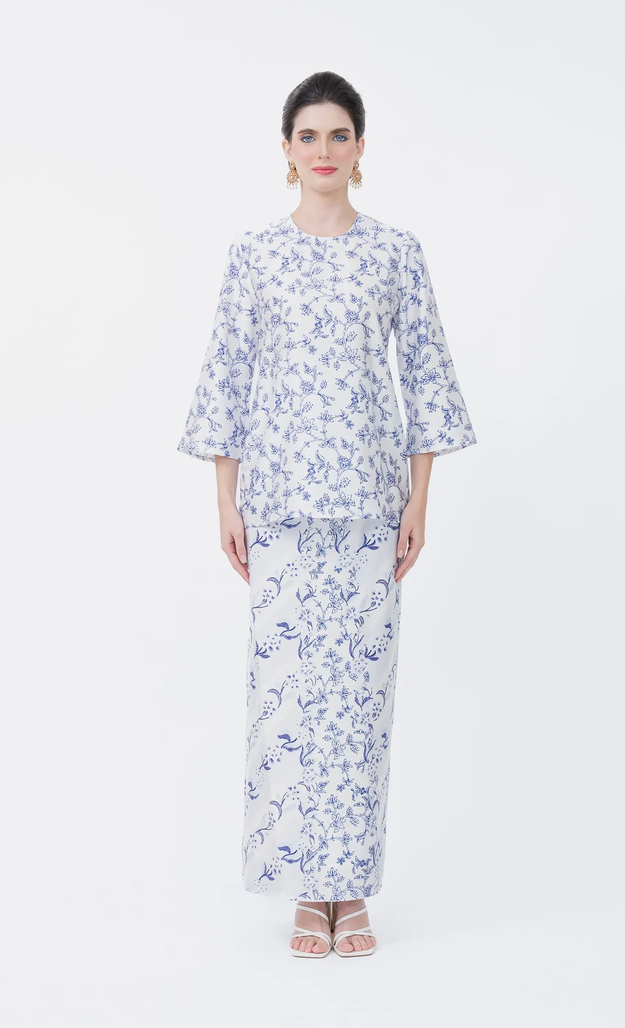 Magnolia Kurung Kedah in Orient Blue